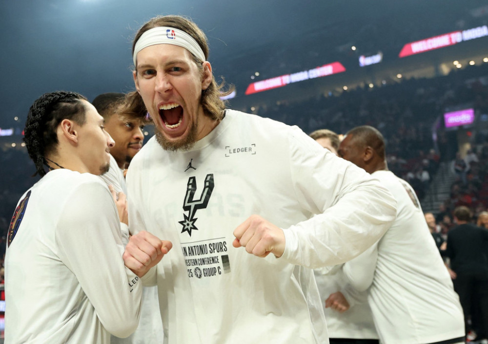 Keli Olinik, NBA košarkaš