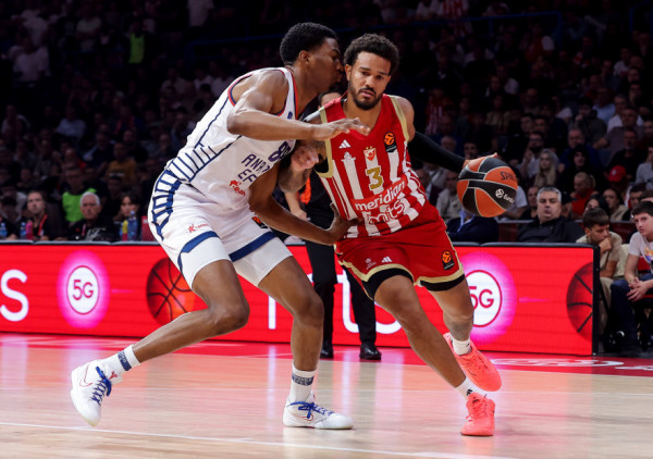 (UŽIVO) Crvena zvezda - Anadolu Efes (2/4): Čvrste odbrane na obe strane, Zvezda vodi!