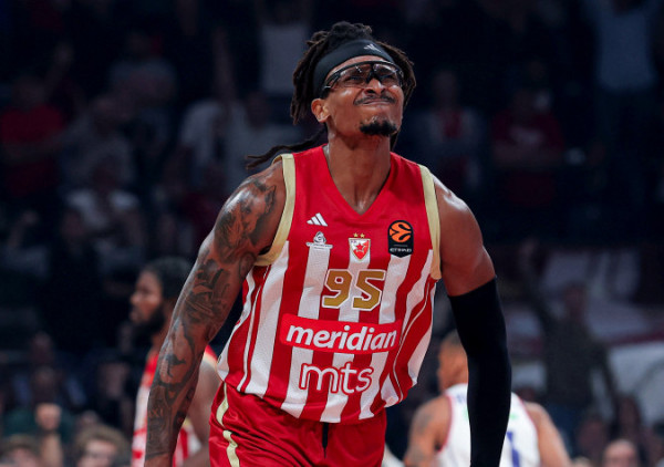 (UŽIVO) Crvena zvezda - Anadolu Efes (4/4): Monekeova četvrtina iz snova, Zvezda sve bliža pobedi