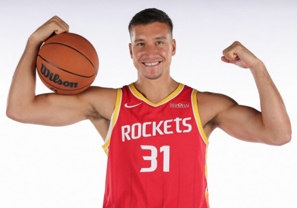 (VIDEO) NBA velikan nije štedeo reči za novog saigrača: Srbin ga oduševio na treninzima Hjustona