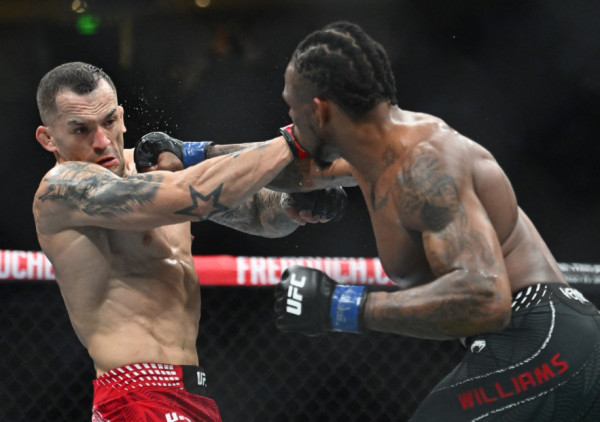 (VIDEO) Od "nokdauna" do dominantne pobede: Roberto Soldić razbio Amerikanca na UFC debiju!