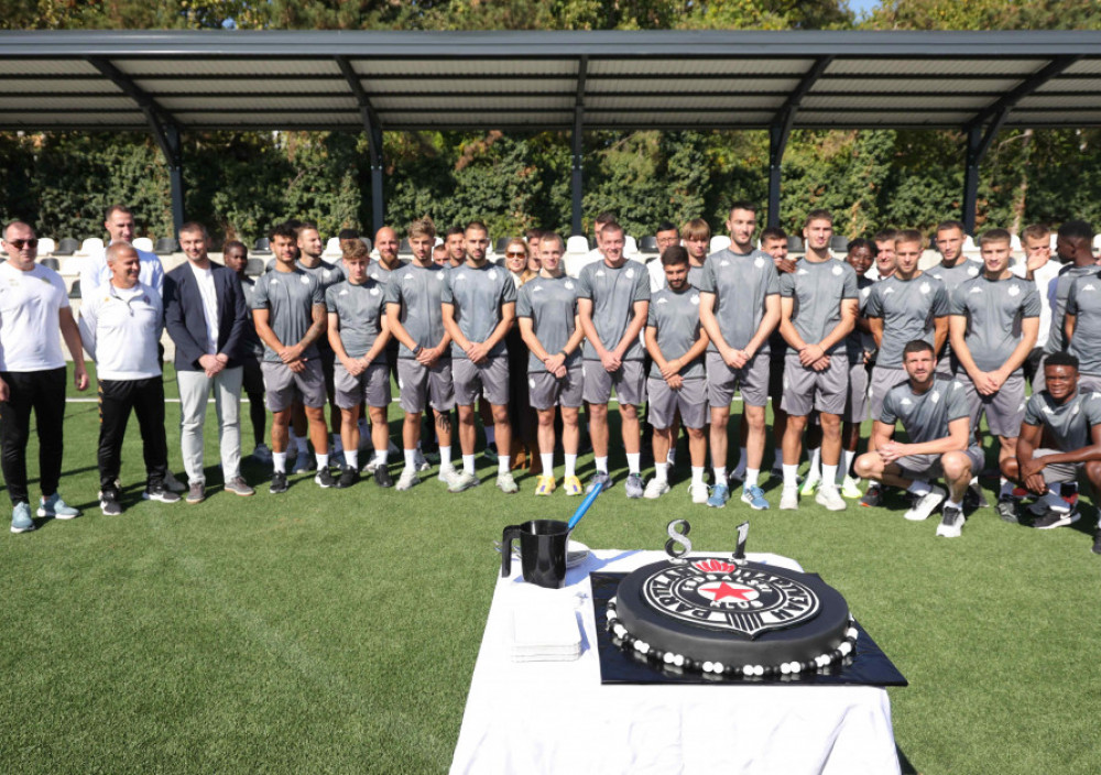 Otvoren novi teren u "Zemunelu": Partizan odao počast Andriji Delibašiću