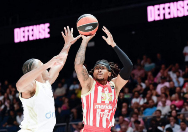 (UŽIVO) Dubai - Crvena zvezda (4/4): Batler za +10 pred finalni period!