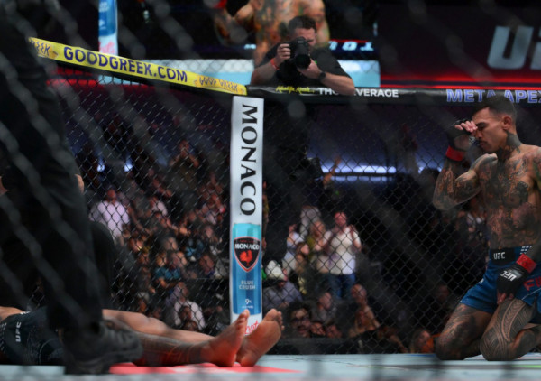 (VIDEO) Nokaut godine u UFC-u? Strašan potez američkog veterana u Vegasu
