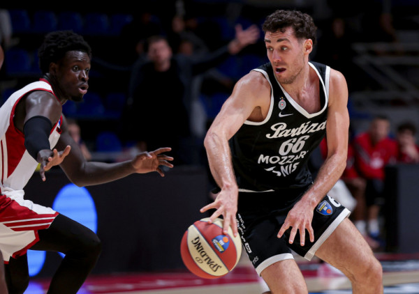 (UŽIVO) Partizan - Beč (2/4): Tanasković raspoložen, mnogo pauza u prvom poluvremenu