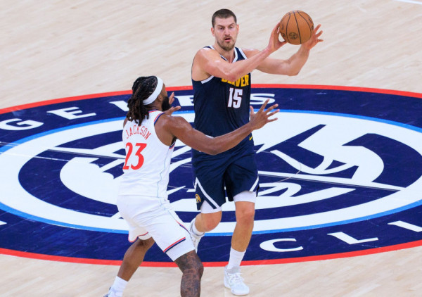 (VIDEO) Denver nije pobedio, ali je Jokić prosuo još malo magije