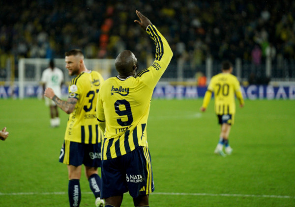 Galata slavio pred derbi, ali Leao zabrinuo Istanbul: Fenerbahče dobio Lukakuov prvenac