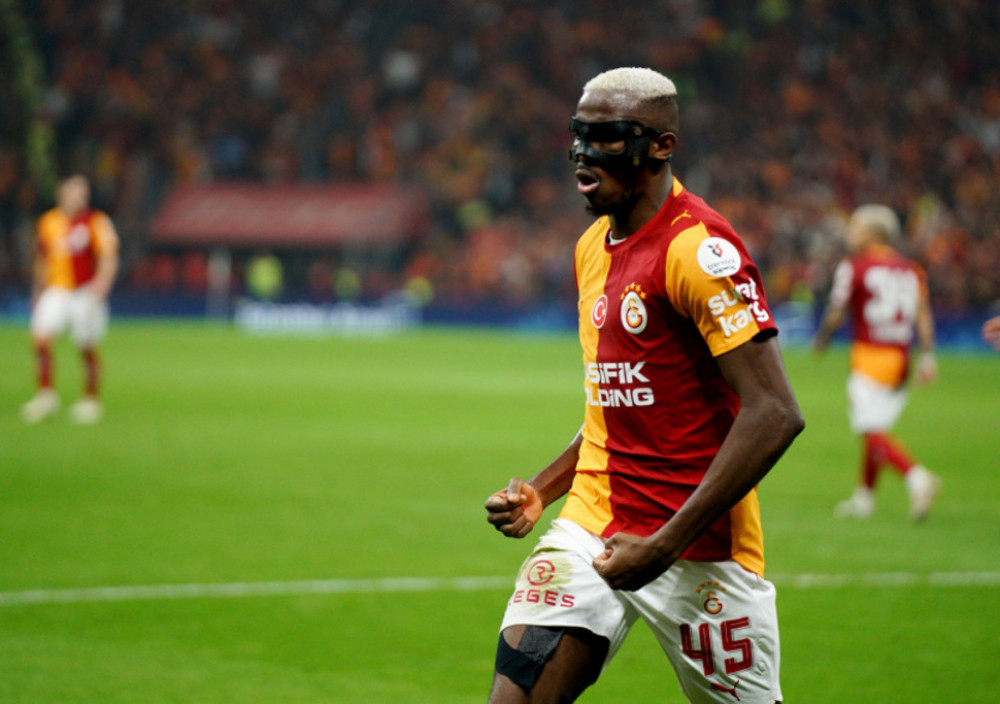 Galatasaraj vlada Istanbulom: Pao Fenerbahče, Osimen junak derbija