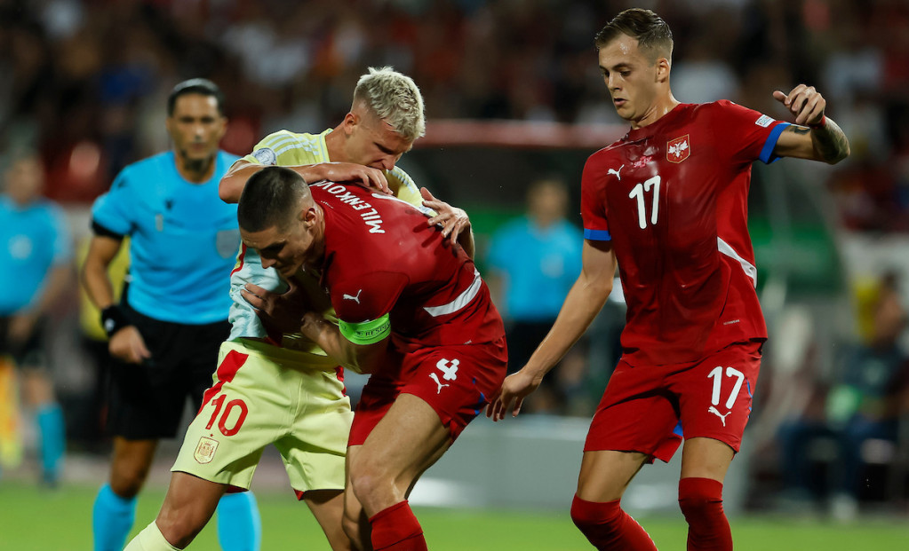 Nikola Milenković i Ivan Ilić u dresu sa nacionalnim grbom