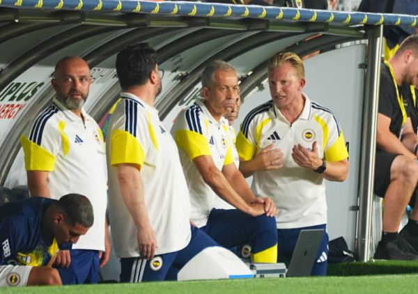 Kakav scenario: Legenda Liverpula preuzela Fenerbahče pred okršaj u Ligi šampiona sa "crvenima" sa Enfilda