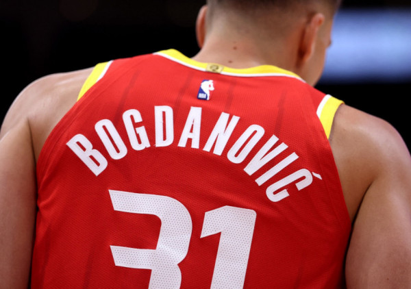 Bogdan "sipao" spolja, Hjuston ne zna za poraz: Srbin blistao protiv Milvokija