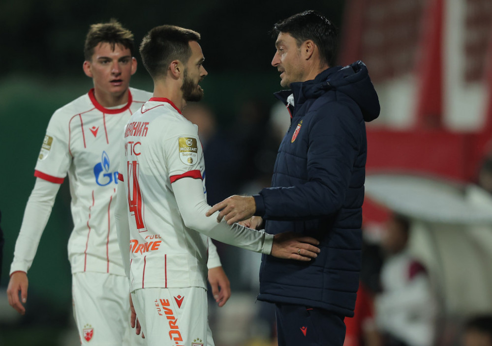 Mirko Ivanić, fudbaler Crvene zvezde, slavi gol sa Albertom Rijerom
