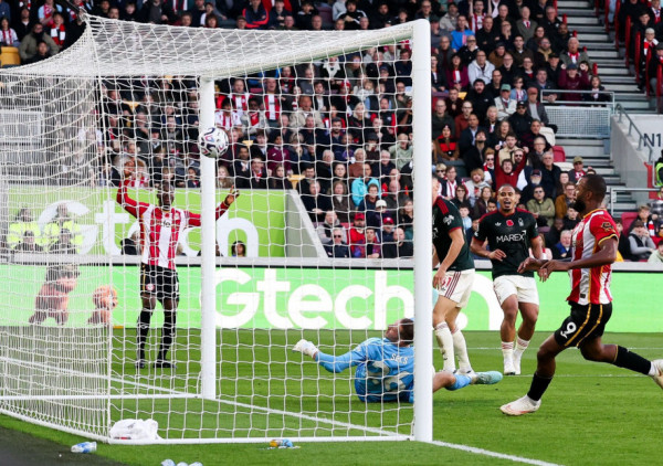 (VIDEO) Milenković autogolom častio Brentford: "Šumari" se siti ispromašivali
